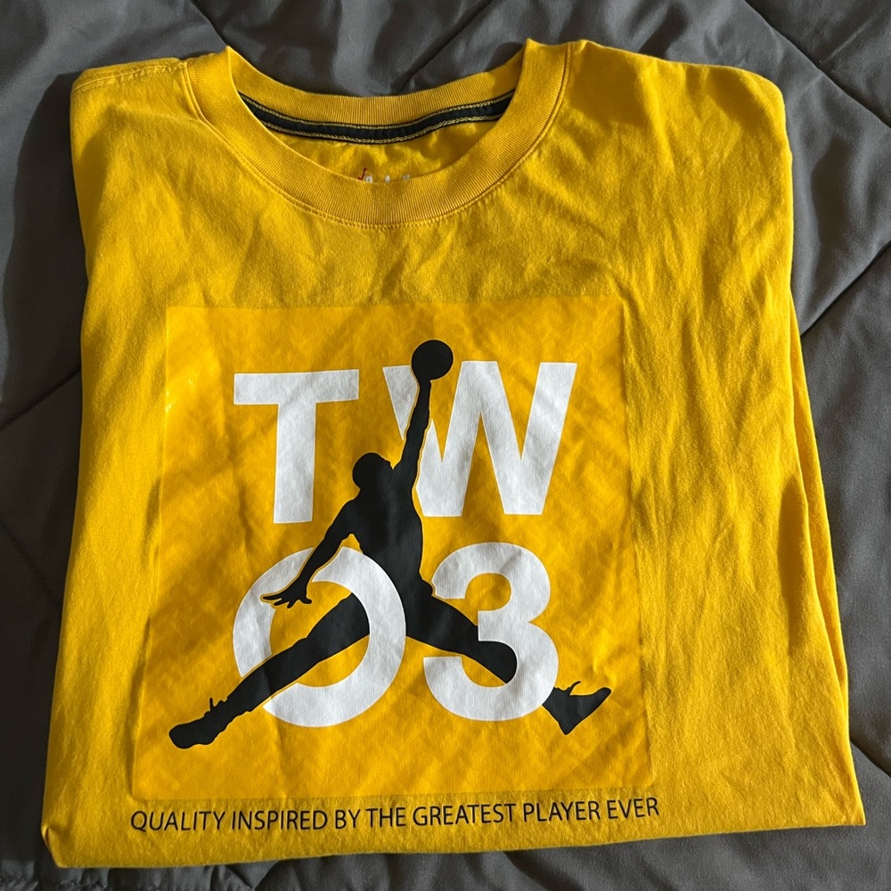 2 xl Jordan shirts like a bundle